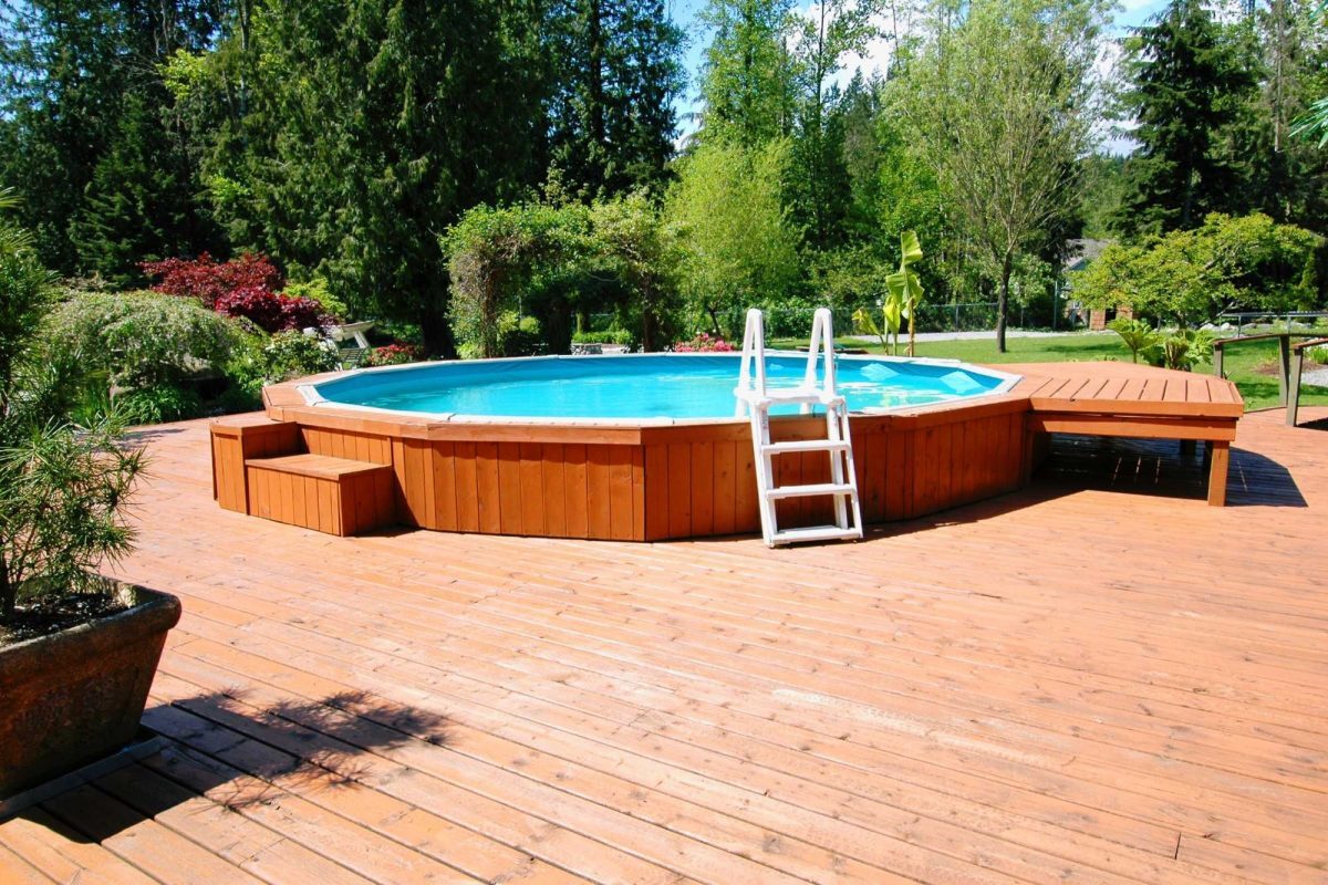 Vantagens do deck de madeira em piscinas | MZ MADEIRAS TROPICAIS